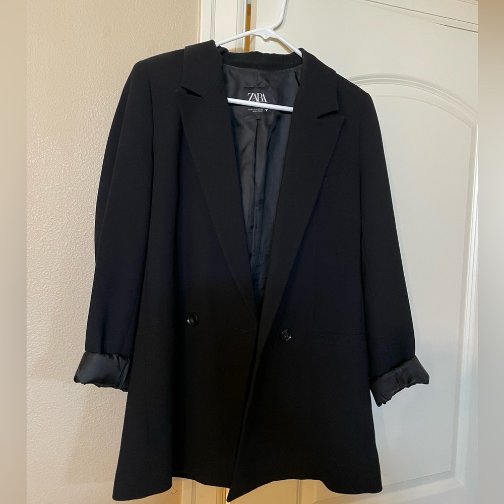 Zara women’s basic blazer. Size M. Regular use. Black.